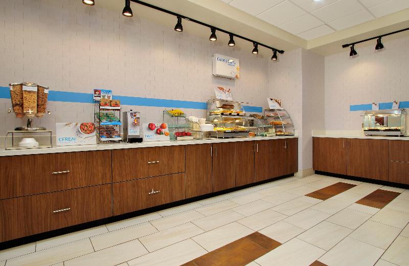 Holiday Inn Exp & Sts Brookshire - Katy Freeway image