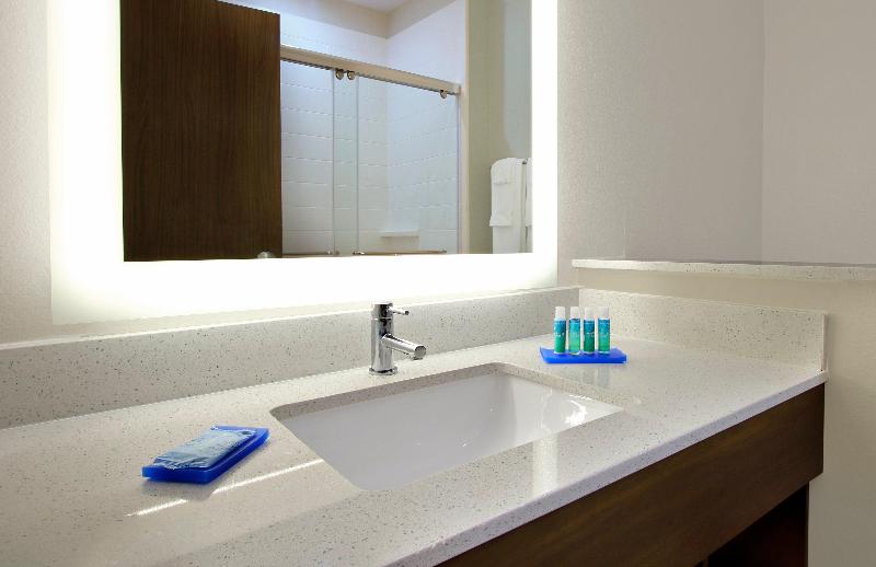 Holiday Inn Exp & Sts Brookshire - Katy Freeway image