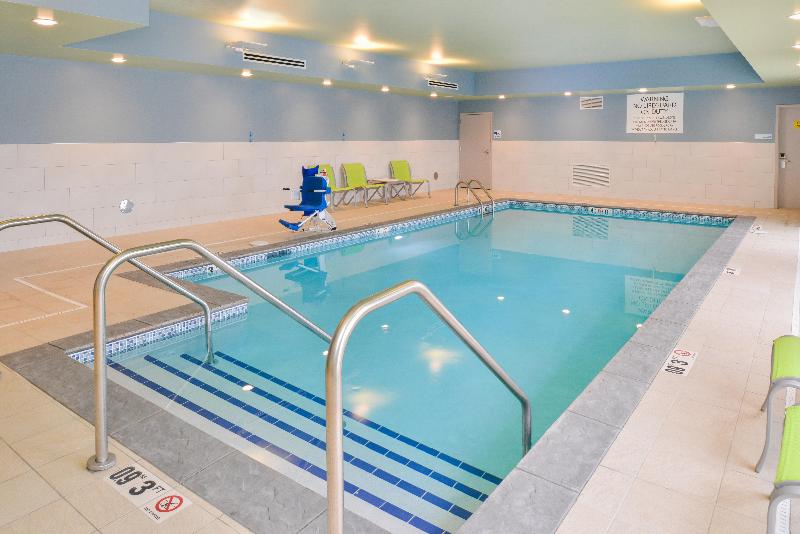 Holiday Inn Express & Suites Chadron image
