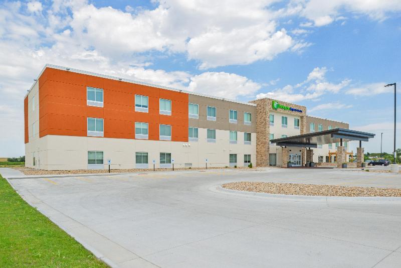 Holiday Inn Express & Suites Chadron image