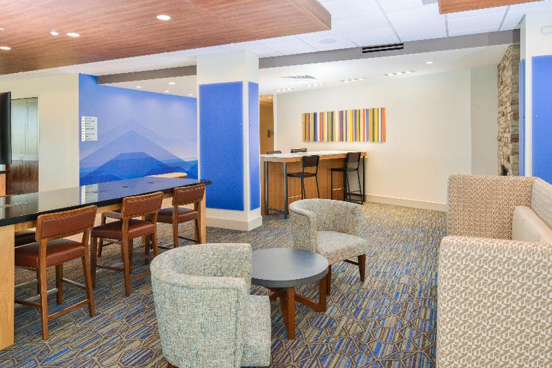 Holiday Inn Express & Suites Chadron image