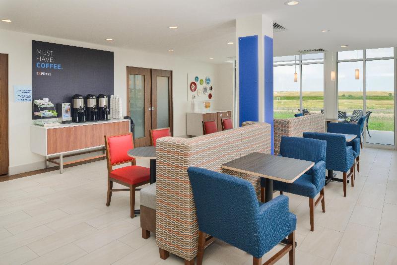 Holiday Inn Express & Suites Chadron image