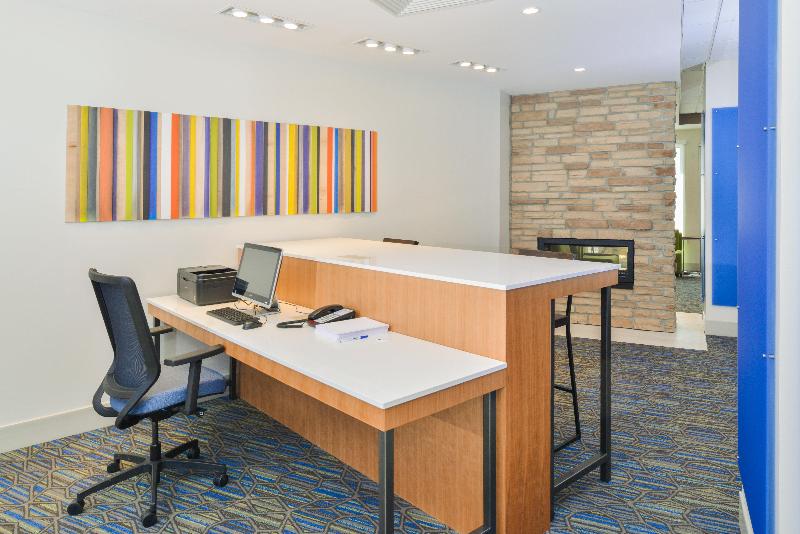 Holiday Inn Express & Suites Chadron image