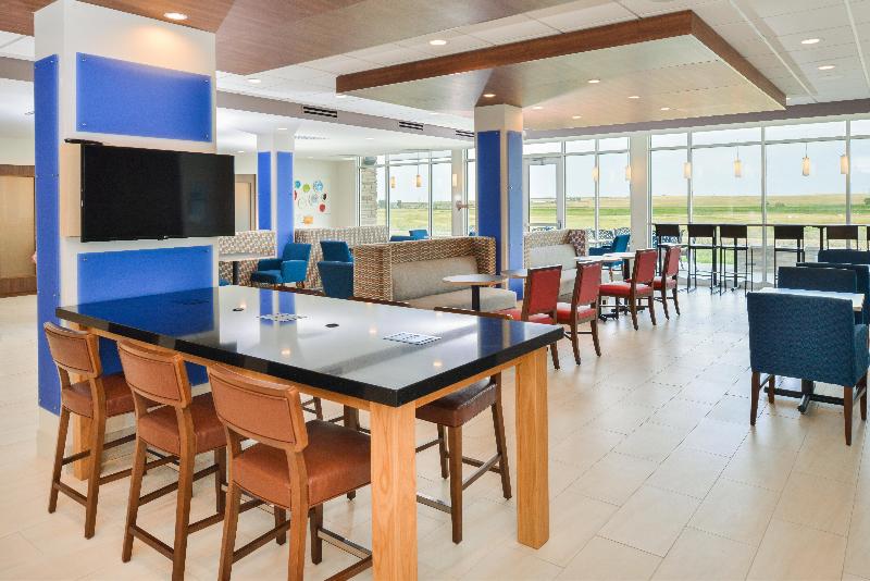 Holiday Inn Express & Suites Chadron image