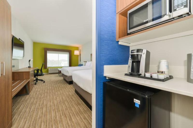 Holiday Inn Express & Suites Chadron image
