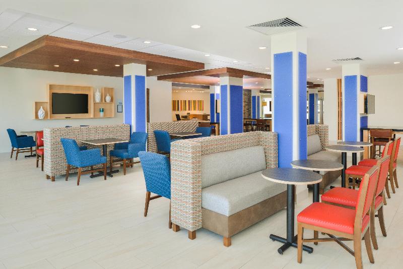 Holiday Inn Express & Suites Chadron image