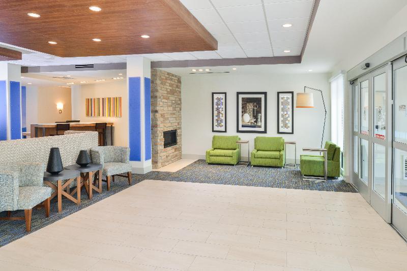 Holiday Inn Express & Suites Chadron image