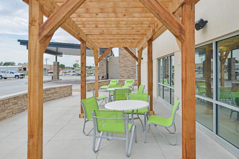 Holiday Inn Express & Suites Chadron image