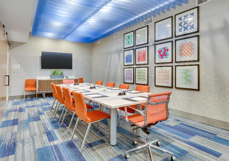 Holiday Inn Express & Suites Farmers Branch image