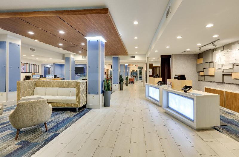 Holiday Inn Express & Suites Farmers Branch image
