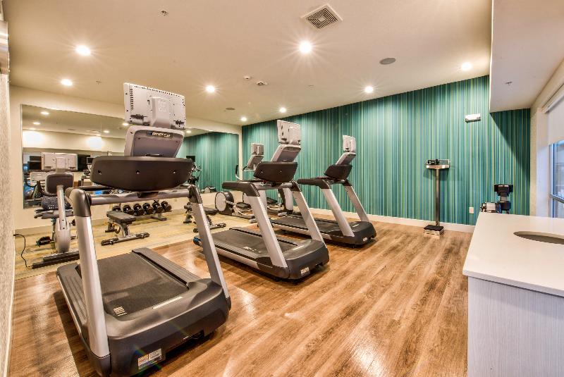 Holiday Inn Express & Suites Farmers Branch image