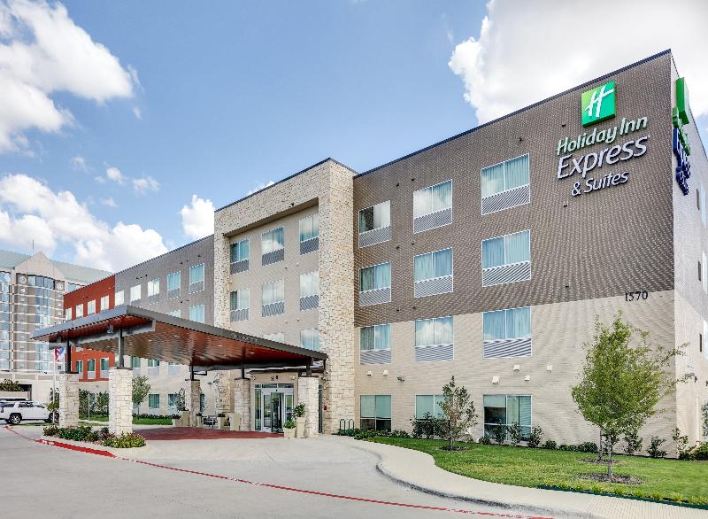 Holiday Inn Express & Suites Farmers Branch image