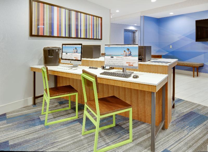 Holiday Inn Express & Suites Farmers Branch image
