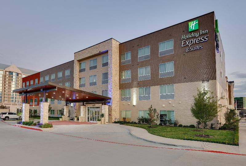 Holiday Inn Express & Suites Farmers Branch image