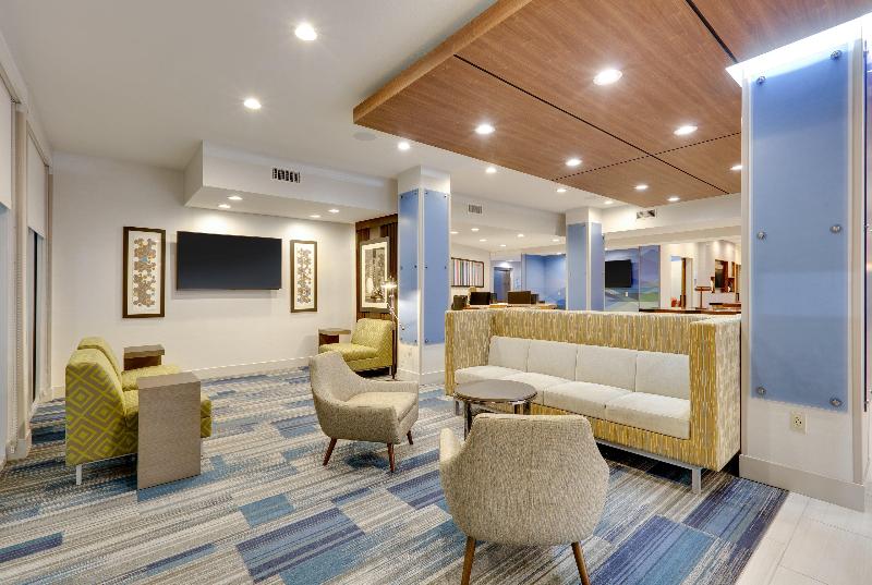 Holiday Inn Express & Suites Farmers Branch image
