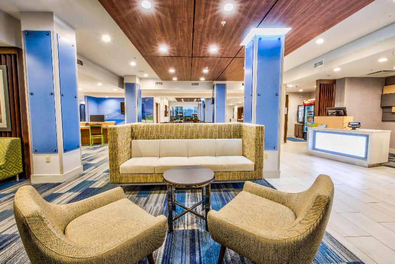 Holiday Inn Express & Suites Farmers Branch image