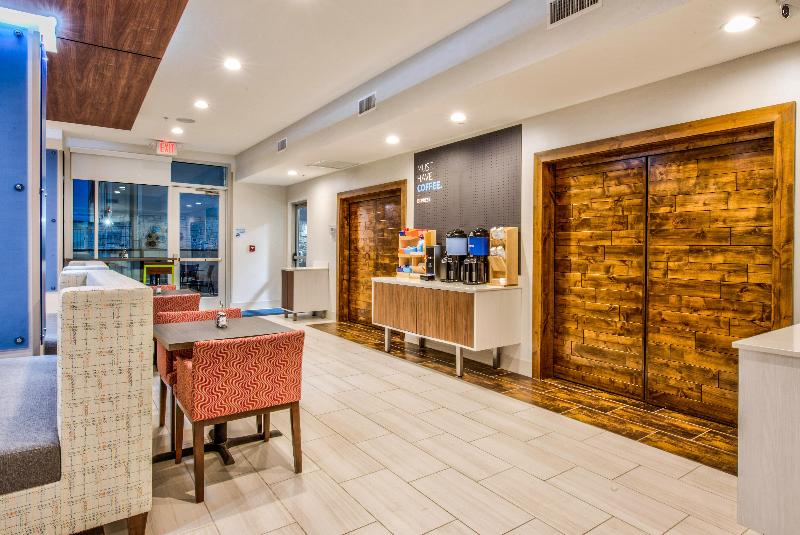 Holiday Inn Express & Suites Farmers Branch image