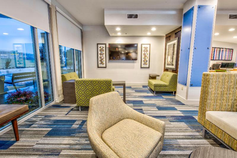 Holiday Inn Express & Suites Farmers Branch image