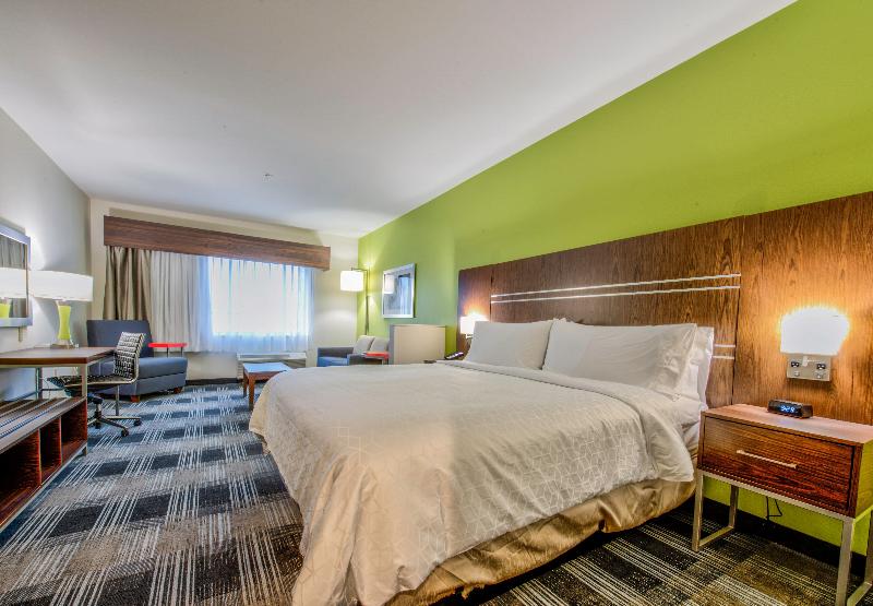 Holiday Inn Express & Suites Farmers Branch image