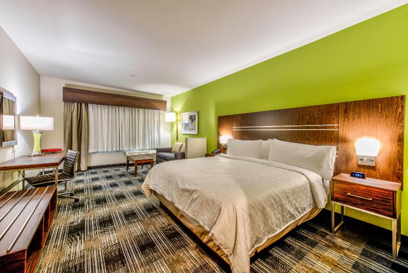 Holiday Inn Express & Suites Farmers Branch image
