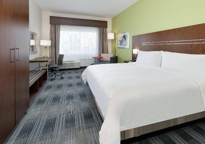 Holiday Inn Express & Suites Farmers Branch image