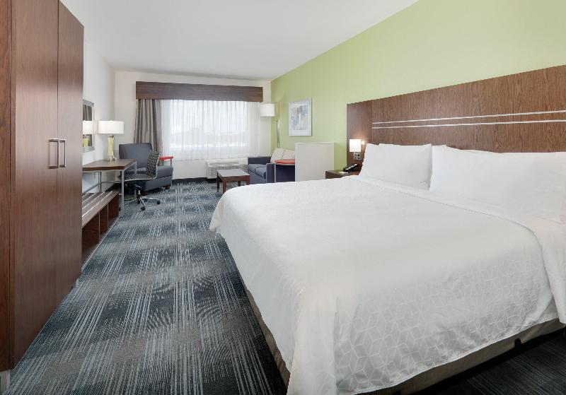 Holiday Inn Express & Suites Farmers Branch image