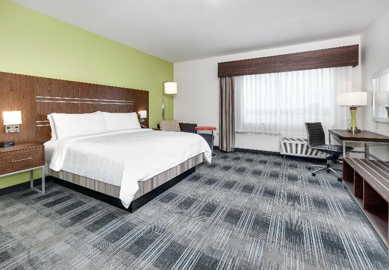 Holiday Inn Express & Suites Farmers Branch image