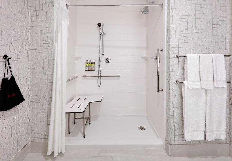 Holiday Inn Express & Suites Farmers Branch image