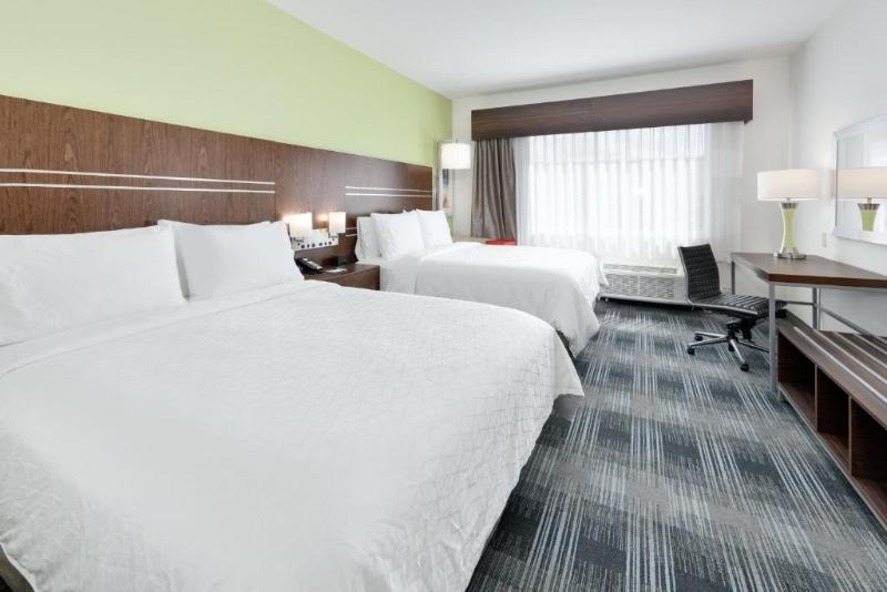 Holiday Inn Express & Suites Farmers Branch image