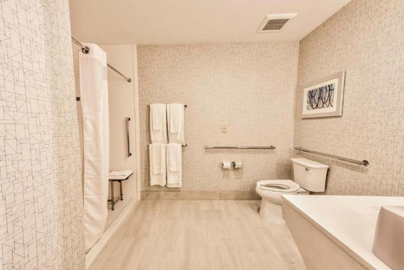 Holiday Inn Express & Suites Farmers Branch image