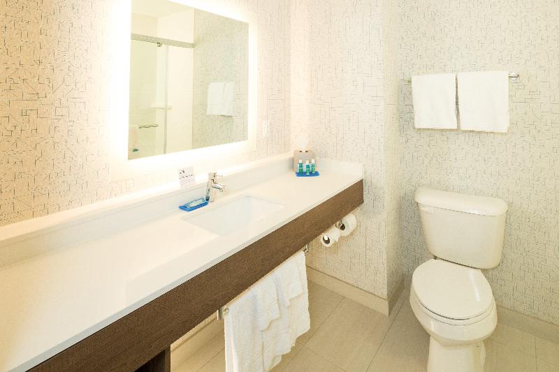 Holiday Inn Express & Suites Gaylord photo 15