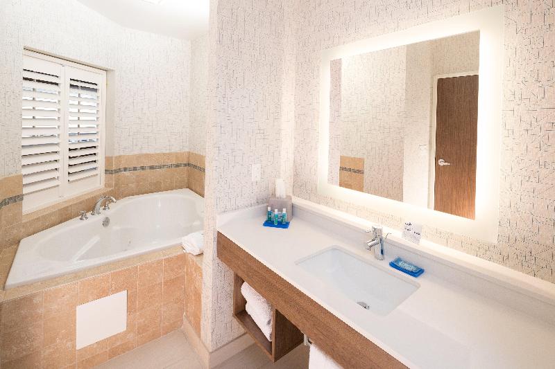 Holiday Inn Express & Suites Gaylord image