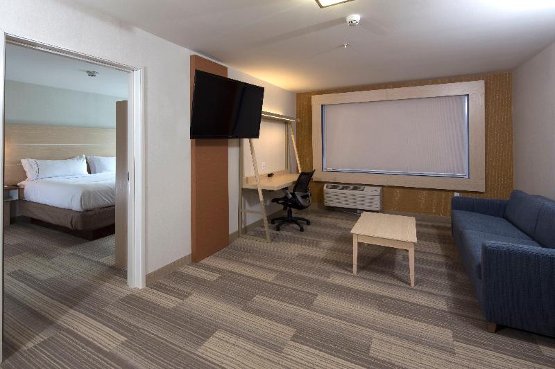 Holiday Inn Express & Suites Gaylord photo 19