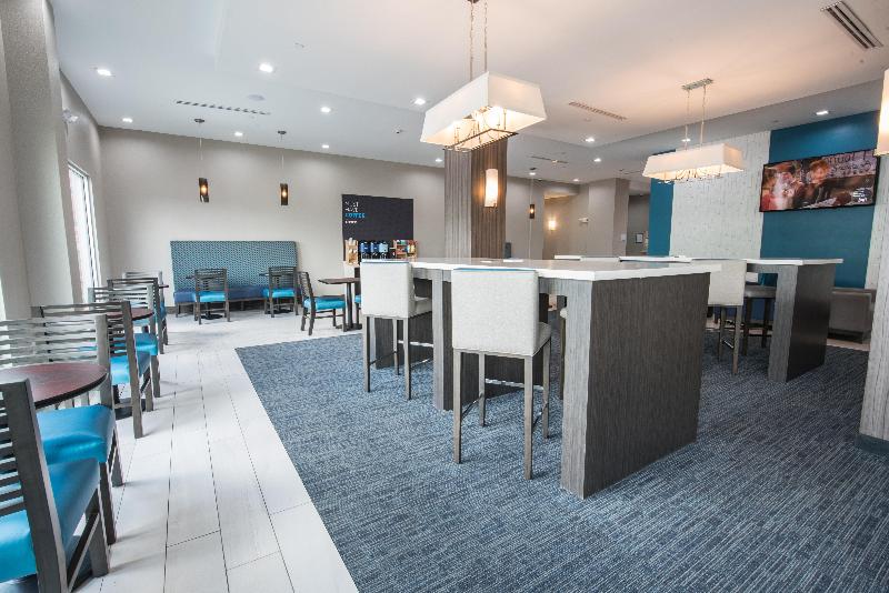 Holiday Inn Express Houston Hobby Airport Area image