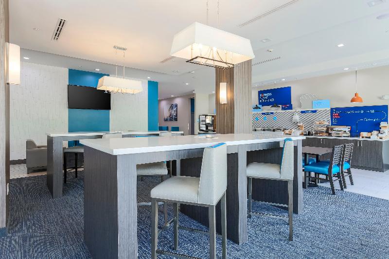 Holiday Inn Express Houston Hobby Airport Area image