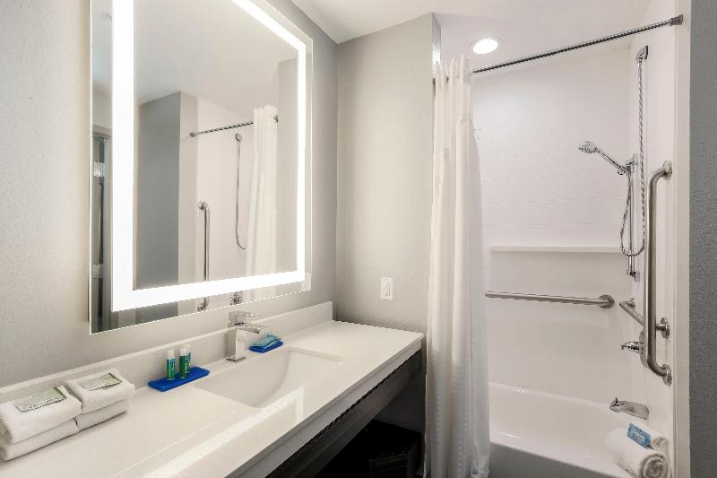Holiday Inn Express Houston Hobby Airport Area image