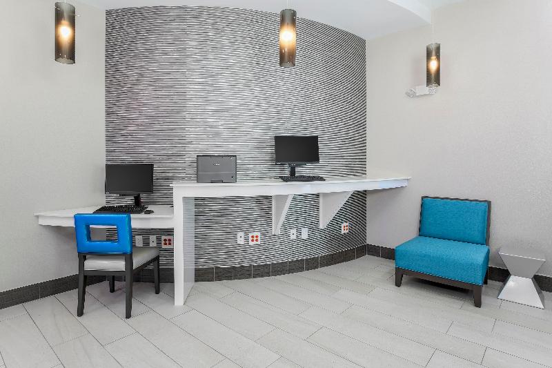 Holiday Inn Express Houston Hobby Airport Area image