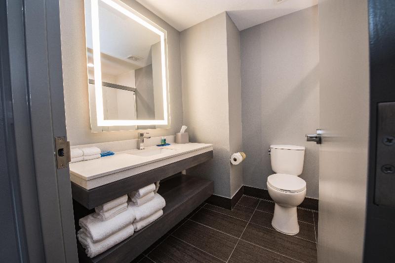 Holiday Inn Express Houston Hobby Airport Area image