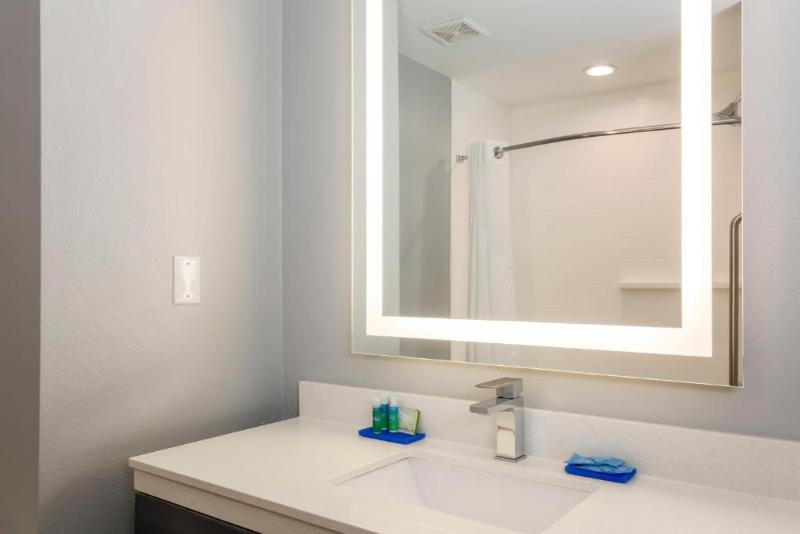 Holiday Inn Express Houston Hobby Airport Area image