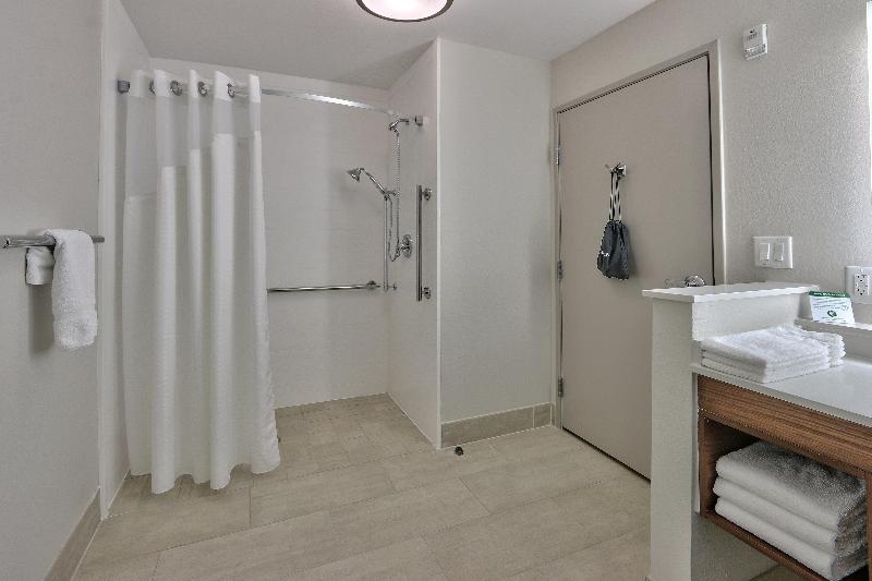 Holiday Inn Express Suites Houston East Beltway 8 image