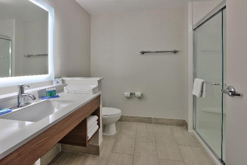 Holiday Inn Express Suites Houston East Beltway 8 image