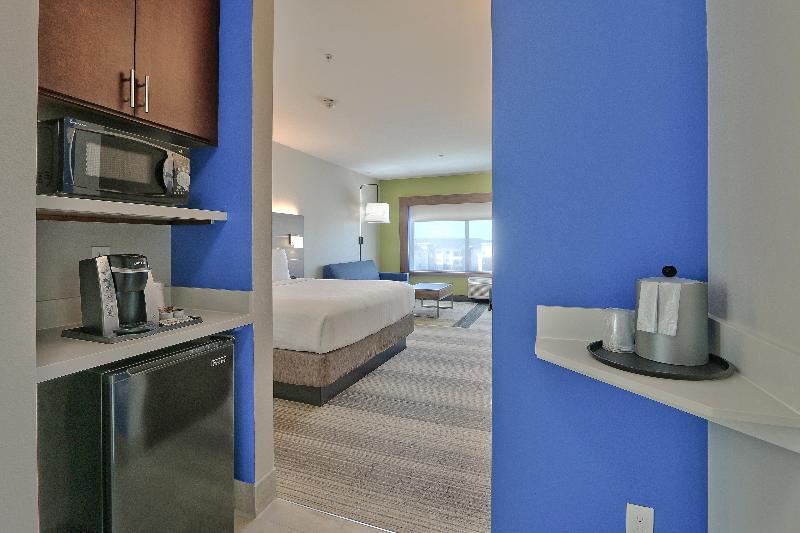 Holiday Inn Express Suites Houston East Beltway 8 image