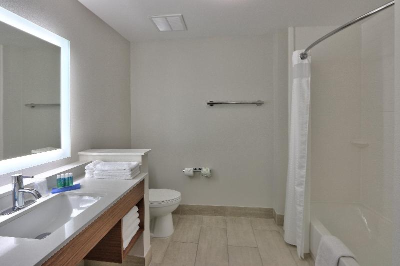 Holiday Inn Express Suites Houston East Beltway 8 image