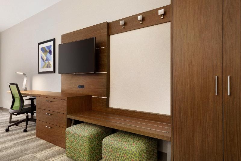 Holiday Inn Exp & Sts-Cincinnati South - Wilder photo 10