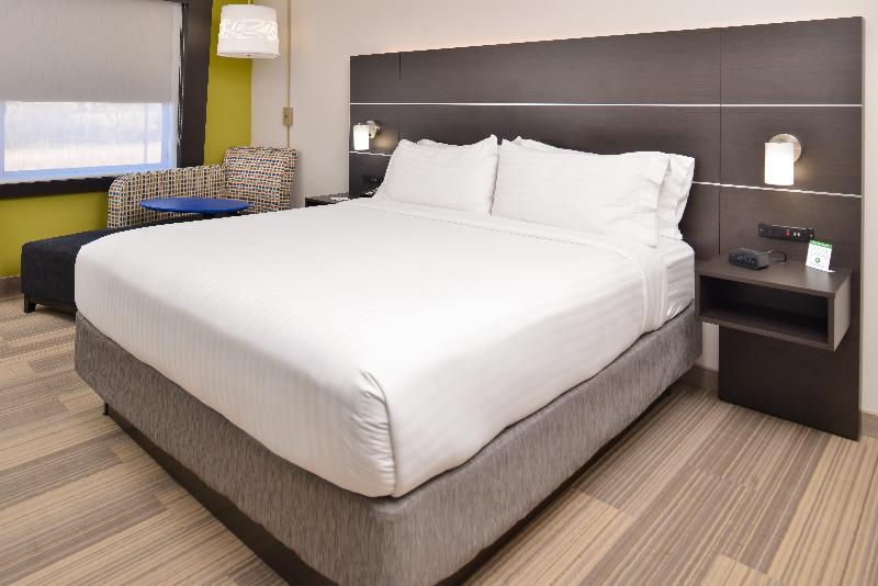 Holiday Inn Express Lee'S Summit Kansas City photo 24