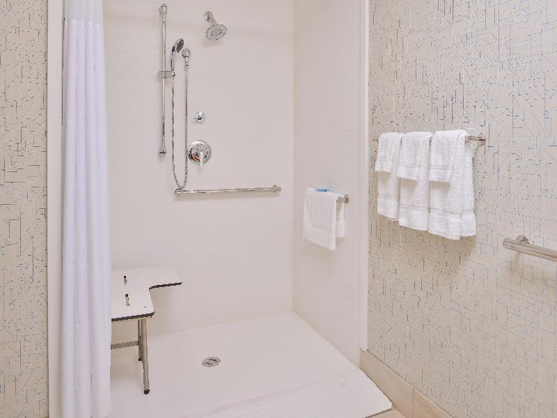Holiday Inn Express Lee'S Summit Kansas City image
