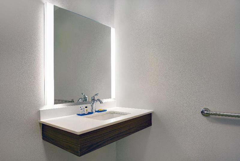 Holiday Inn Express Lenexa Overland Park Area photo 23