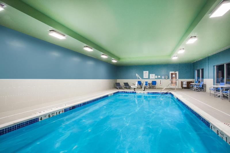Holiday Inn Express Queensbury - Lake George Area image