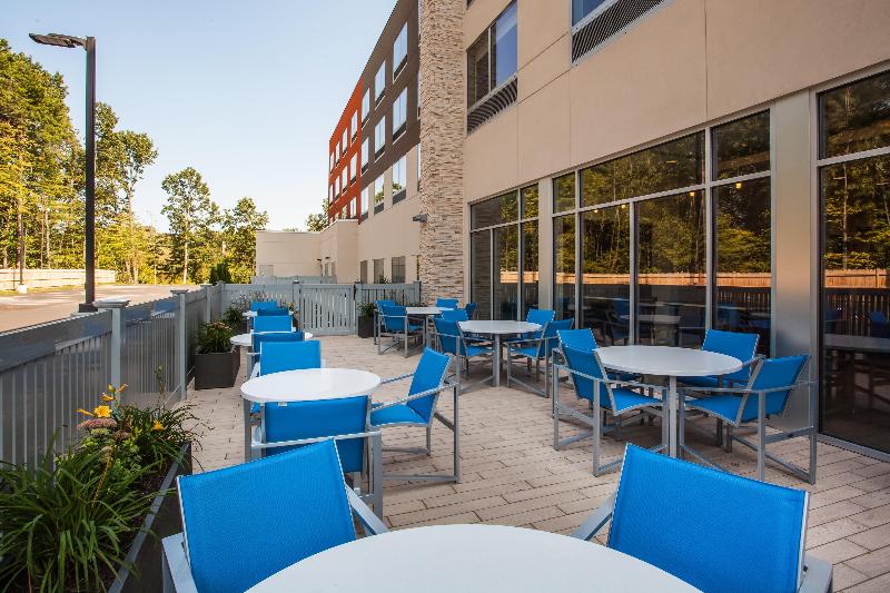 Holiday Inn Express Queensbury - Lake George Area image