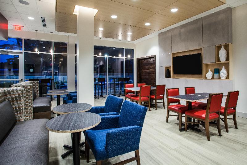 Holiday Inn Express Queensbury - Lake George Area image